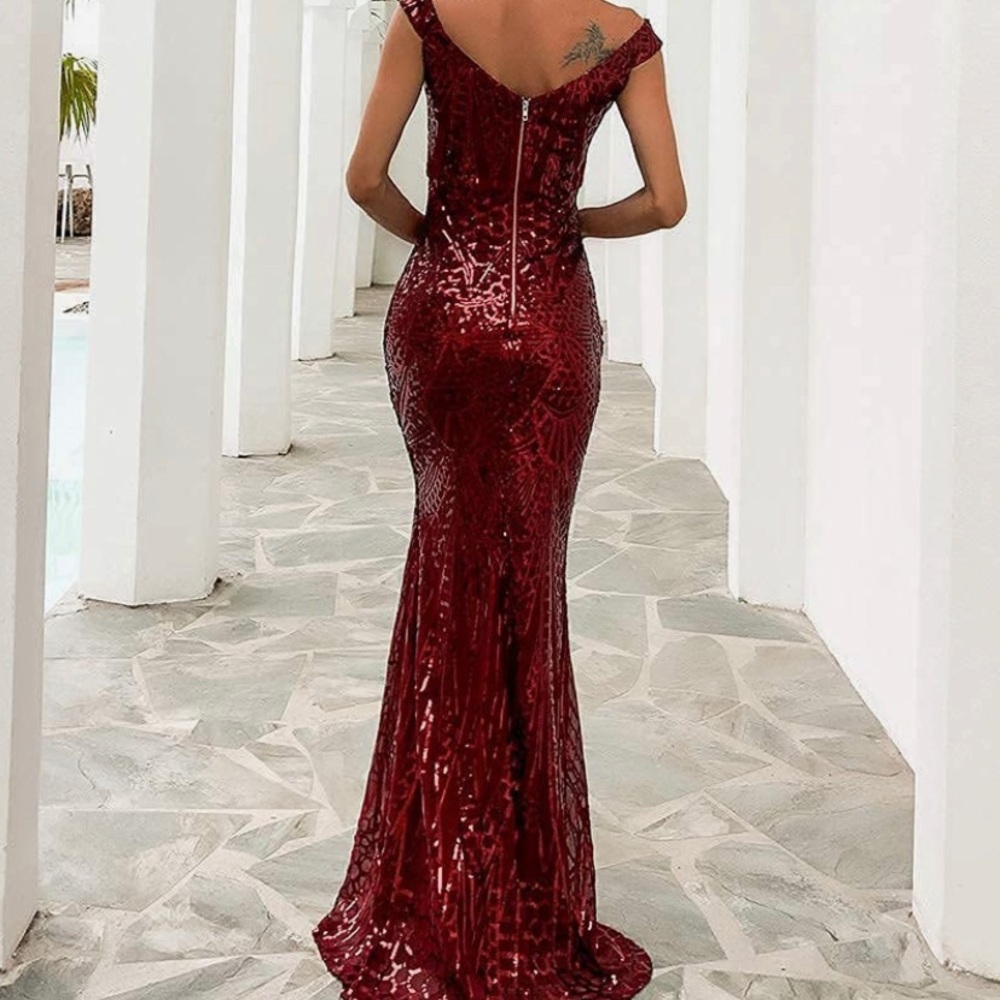 Large- wine red color.